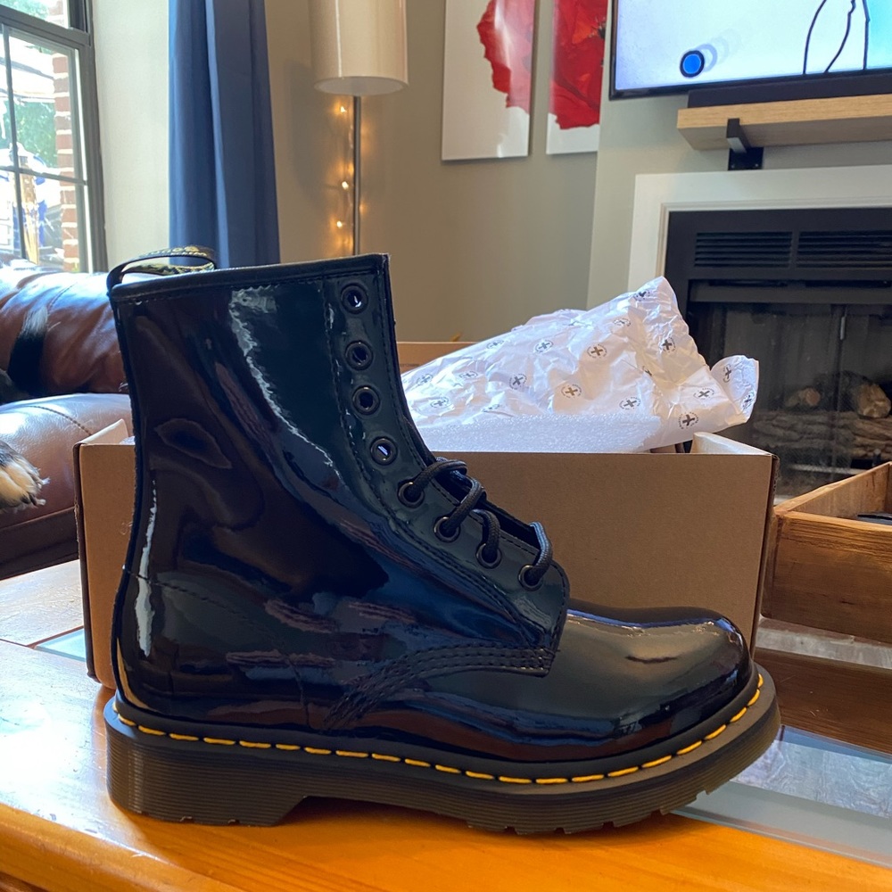NWT Dr. Marten Boots